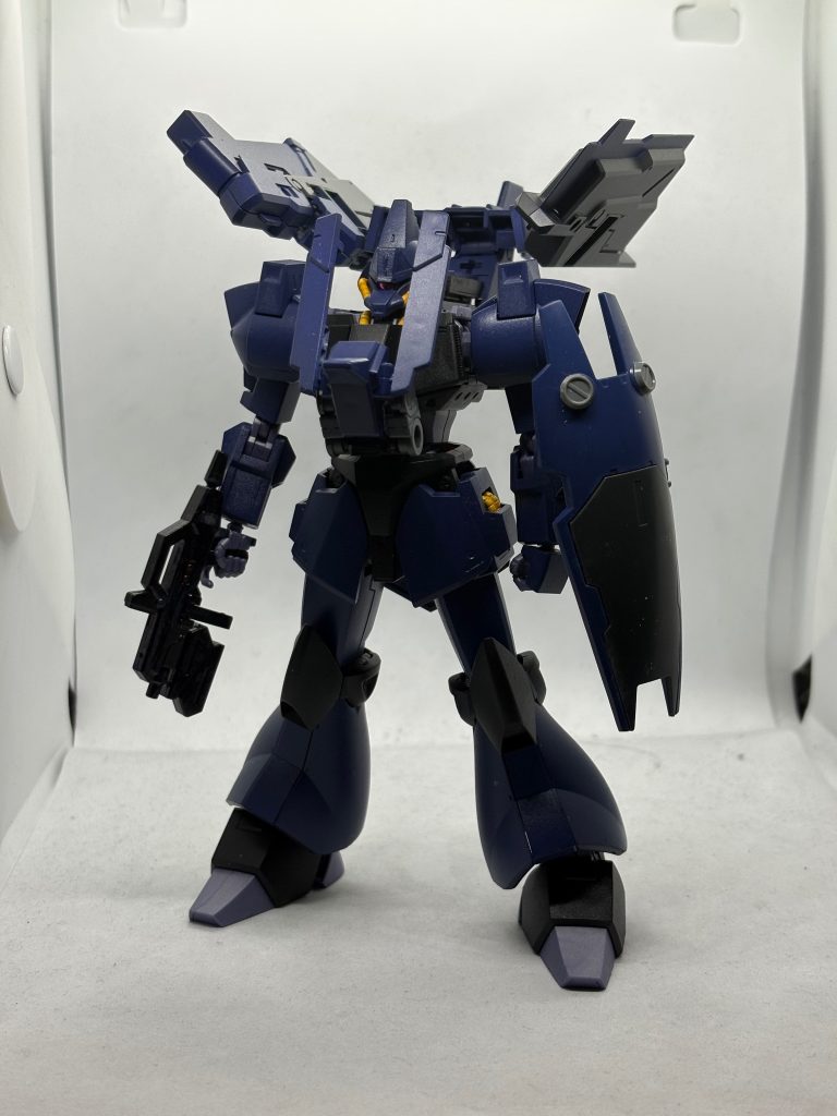 ラー形態接続はバックパックはシールドブースターと同様。装甲板はプラ板で接続パーツを作成して行なってます。