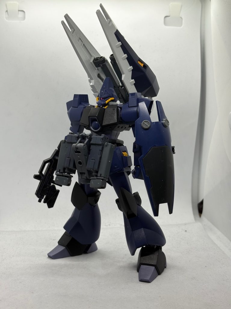 シールドブースター＆サブアーム装備形態シールドブースターはパワアム、バトアム、ボルアムの組み合わせで接続。サブアームは30mmのオプションパーツとパワアム、バトアム、ボルアムのミキシングで構成。接続は股間の3mm穴で。