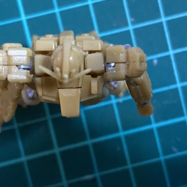 ガンダムアーティファクトνガンダムの可動化に挑戦中です。これでもかと言わんばかりにステンレス線とホッチキスの芯が大活躍しました。左腕は磁石の力で肘当てがすっぽ抜けないようになっています。（6枚目）