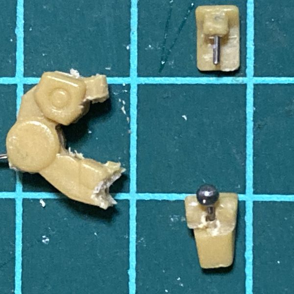 ガンダムアーティファクトのZガンダムの可動化に挑戦中です。（7枚目）