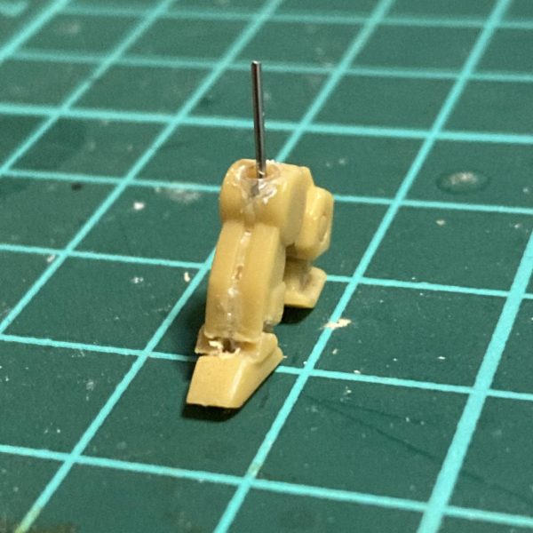 ガンダムアーティファクトのZガンダムの可動化に挑戦中です。（5枚目）