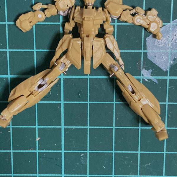 ガンダムアーティファクトのZガンダムの可動化に挑戦中です。（2枚目）