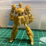 ガンダムアーティファクトのZガンダムの可動化に挑戦中です。