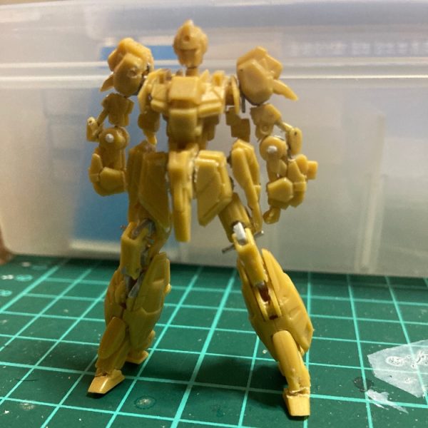 ガンダムアーティファクトのZガンダムの可動化に挑戦中です。（1枚目）