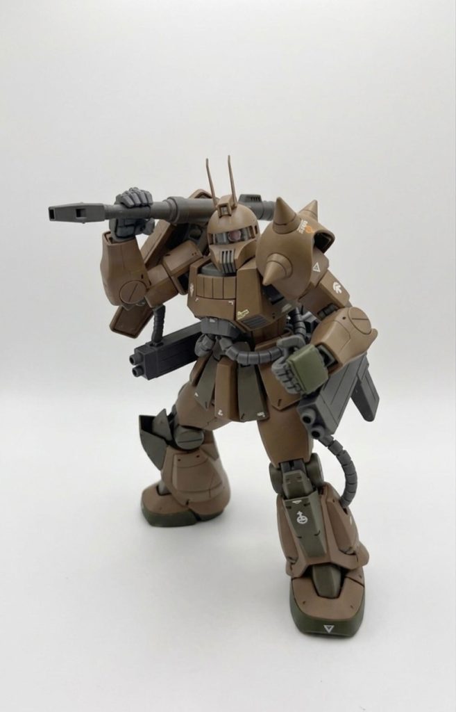 ザクキャノンの固有武装にビッグガンがありますが機動性が大幅に低下するため、ボブ中尉は射撃後すぐにパージしたり装備せずに出撃していました。
