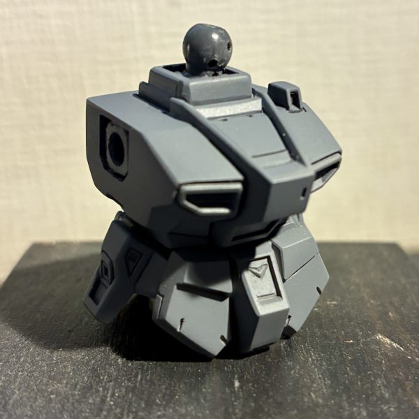 今回は胴体の製作です胸周りは筋彫りの彫り直しを行い肩の上部を埋めました。腰はフロントアーマーのディテール追加サイドはスラスターの彫り直し（これがめちゃくちゃ大変だった）をしました。&nbsp;（2枚目）