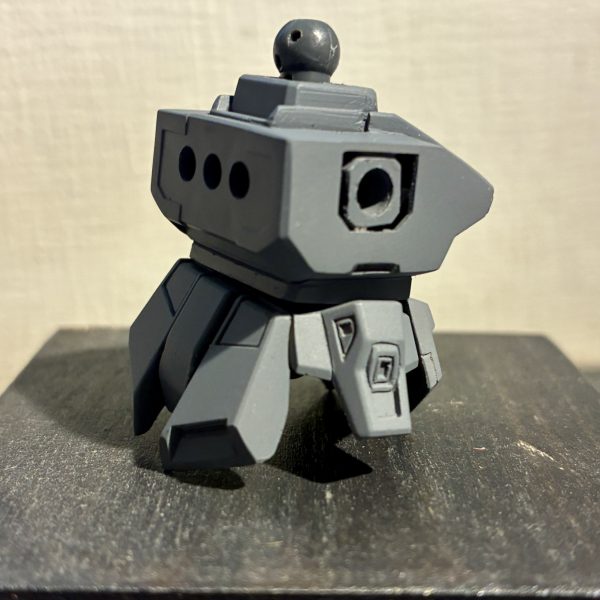 今回は胴体の製作です胸周りは筋彫りの彫り直しを行い肩の上部を埋めました。腰はフロントアーマーのディテール追加サイドはスラスターの彫り直し（これがめちゃくちゃ大変だった）をしました。&nbsp;（3枚目）