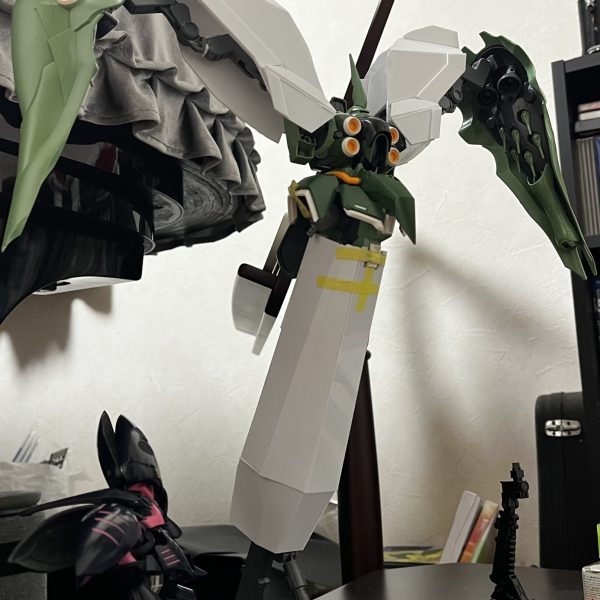 クシャトリヤベースでジャンクパーツとプラ板で製作中。1/220くらいになりそうです。無いから作るシリーズです。先祖返りでクシャトリヤからですが、最近のフィギュアのノイエジールがクシャのデザインが取り入れてるのを見て作ろうと思いました。（2枚目）
