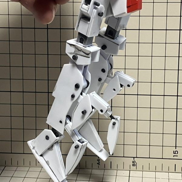 GボマーとGクルーザーの両形態を取らせられるように。折角なので別冊の変形シークエンスよろしく並べてみる。（4枚目）
