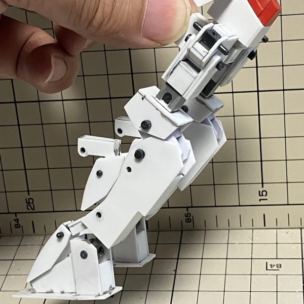 GボマーとGクルーザーの両形態を取らせられるように。折角なので別冊の変形シークエンスよろしく並べてみる。（2枚目）