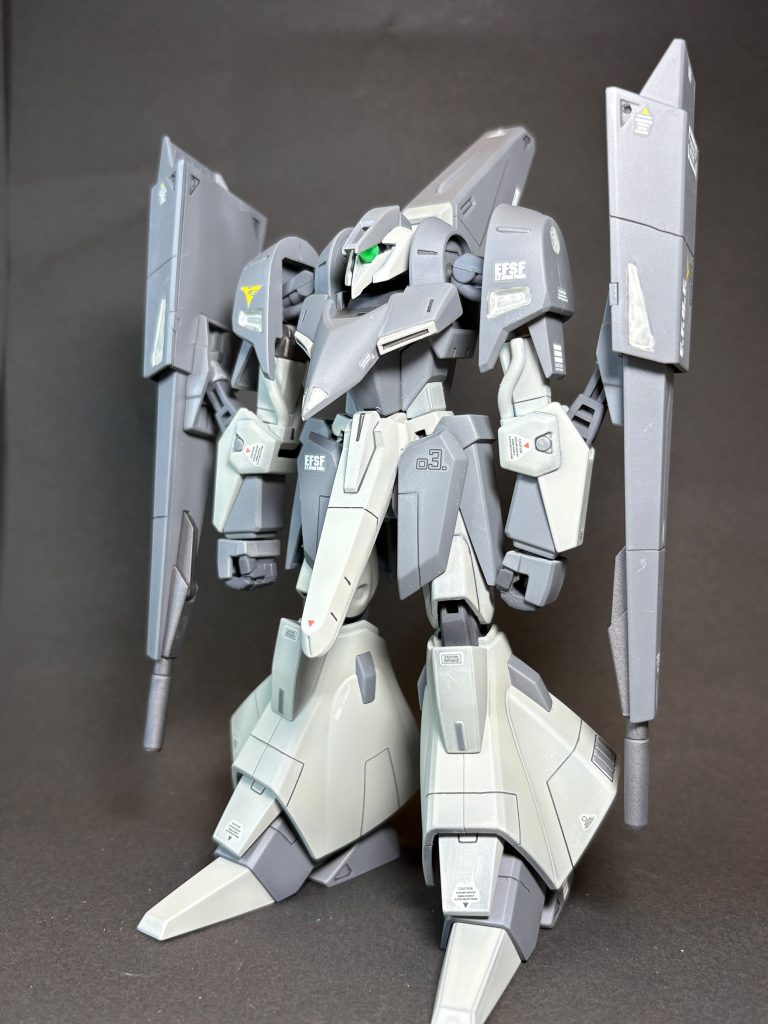このキット、シールちょろっとでデカールついてません。なので、あちこちのキットからの貰い物です。40年ぐらい前の旧キットも良い出来でしたが、このキットを良いキットでした。何よりブースターが、嬉しい。