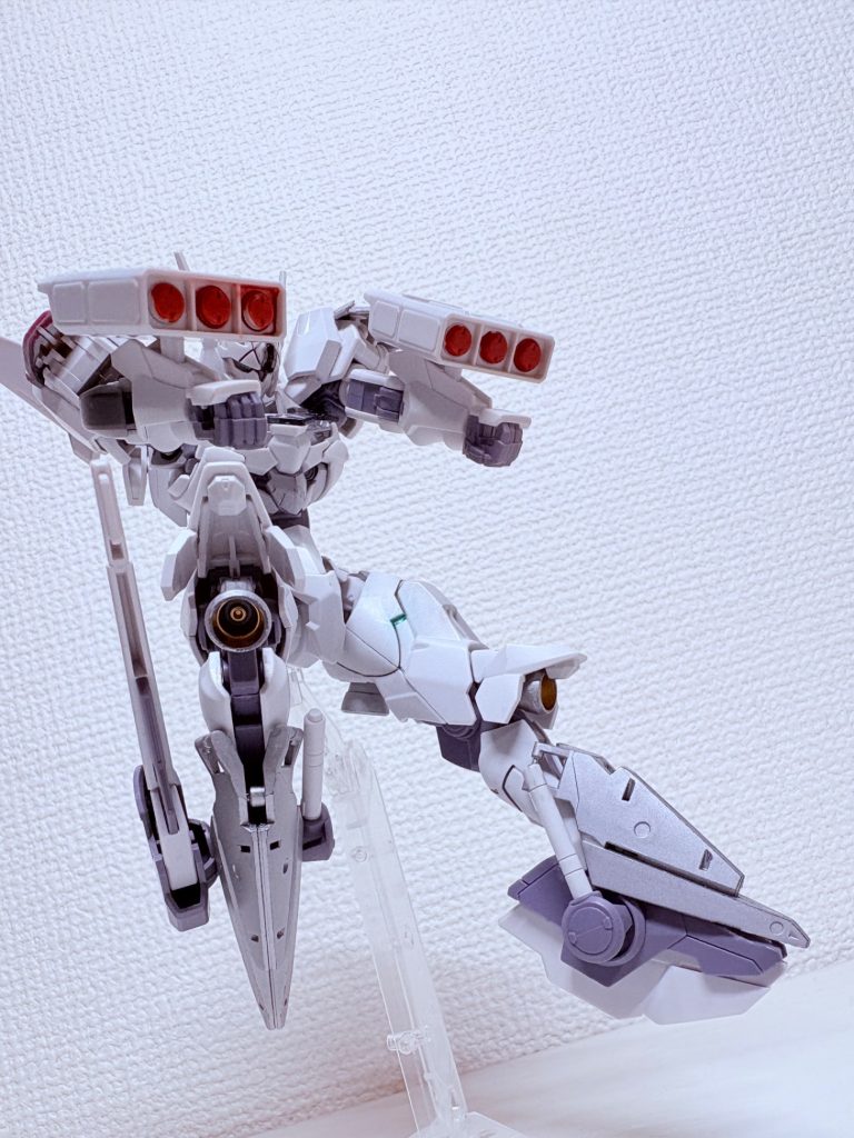 こっからポーズです！ミサイルを射出しながら降下している想定。