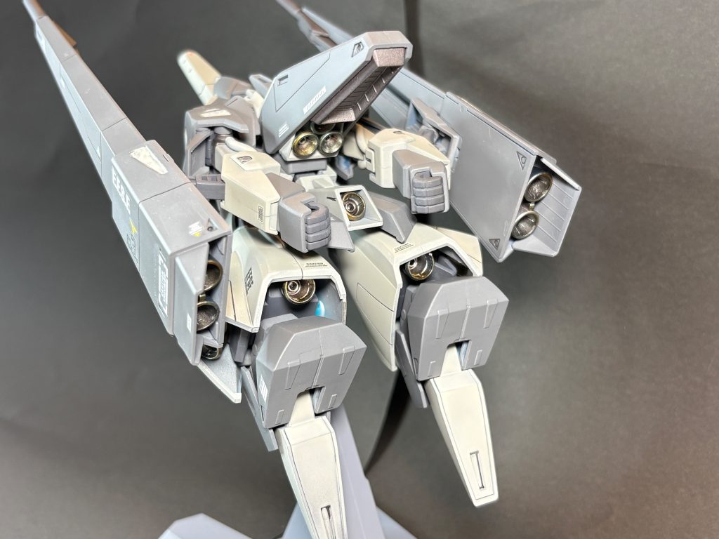 今回の作業は、ノズル色にこだわりました。キットだと、赤色なんですが、スーパーファインシルバーをベースに、クリアーて希釈した色の源シアンと、GXクリアアレンジをちょっとのせて、焼けてる感を出しました。が、写真だとほぼわかんないですね。