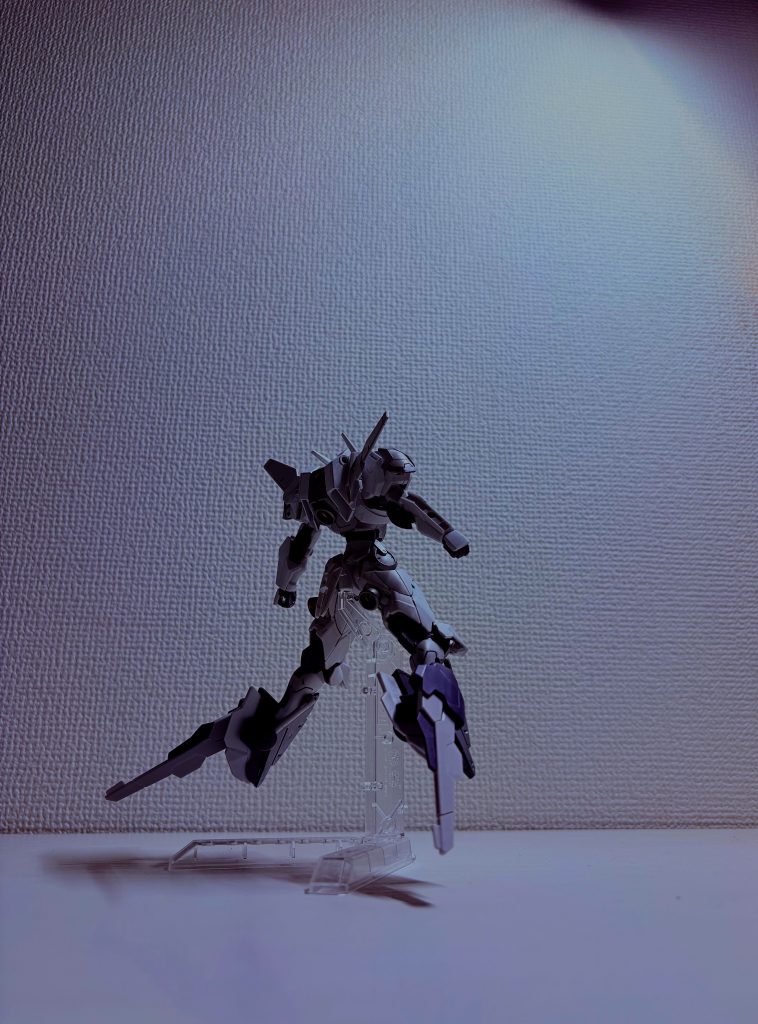 なんだか全て使い切ったガンダムが宇宙を漂うみたいな感じ。よくある気がする。