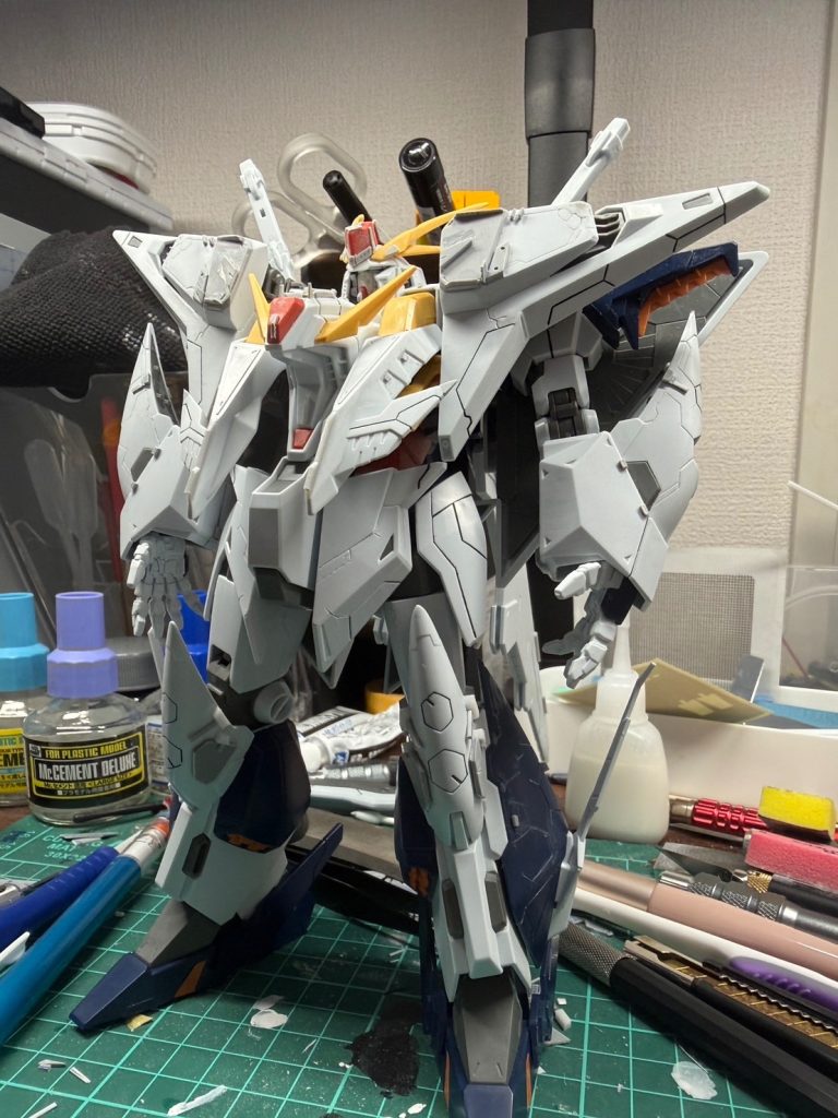 全体的にプラ板やスジ彫りでディテールアップしています。