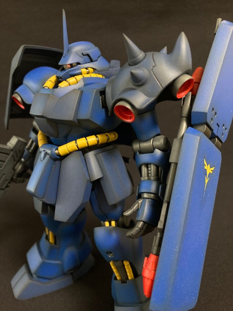 わかるかな〜？&nbsp;正解はブレードアンテナの取付位置キットのままだと脳天からニョキ！っと生えた感じなので、好みの位置に変更しました