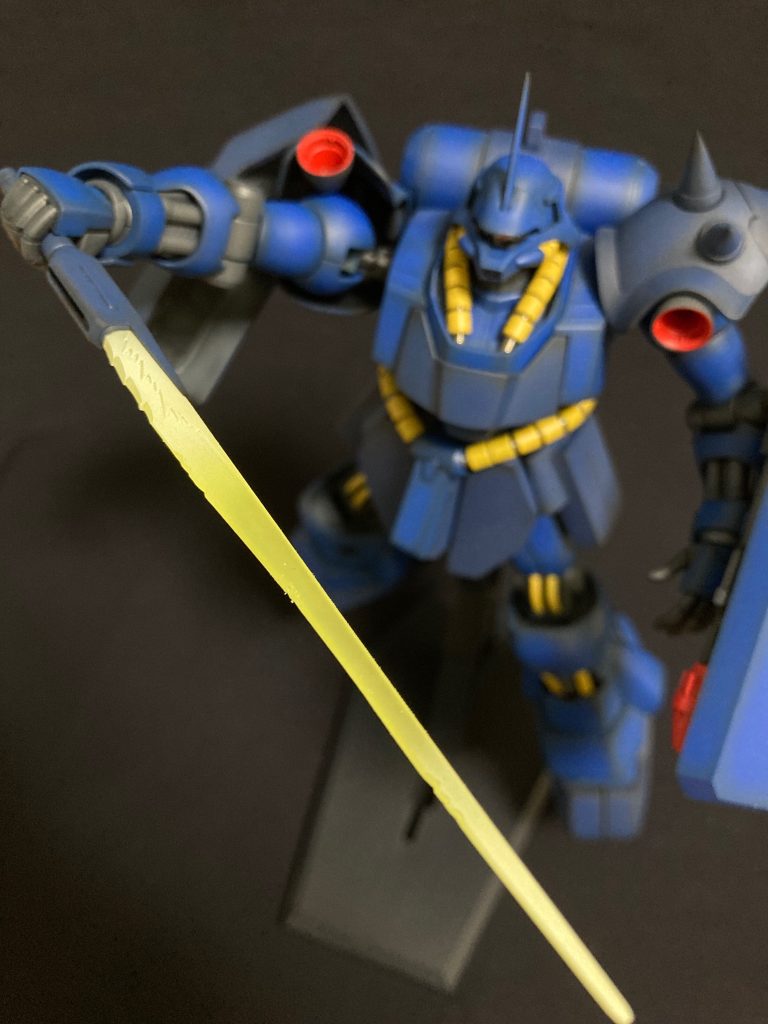 シュバ！！ケーラ『なにっ！？』トマホークが一瞬でサーベルに切り替わる！意表を突いたレズンの奇襲攻撃！切り裂かれ深傷を負うジム・カスタム改…