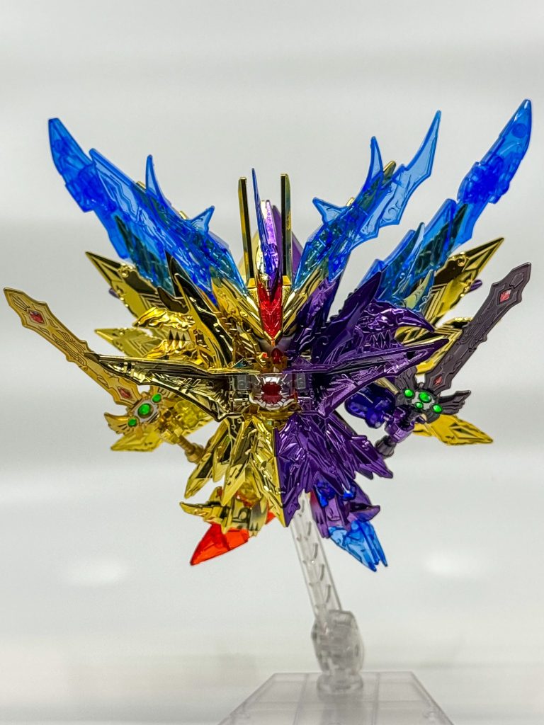 ファイナルフォーミュラーといえば剣じゃん、ということで、BB 戦士の曹丕ガンダムの宝剣を拝借。ここは適当に色を塗ってそれっぽくしています。