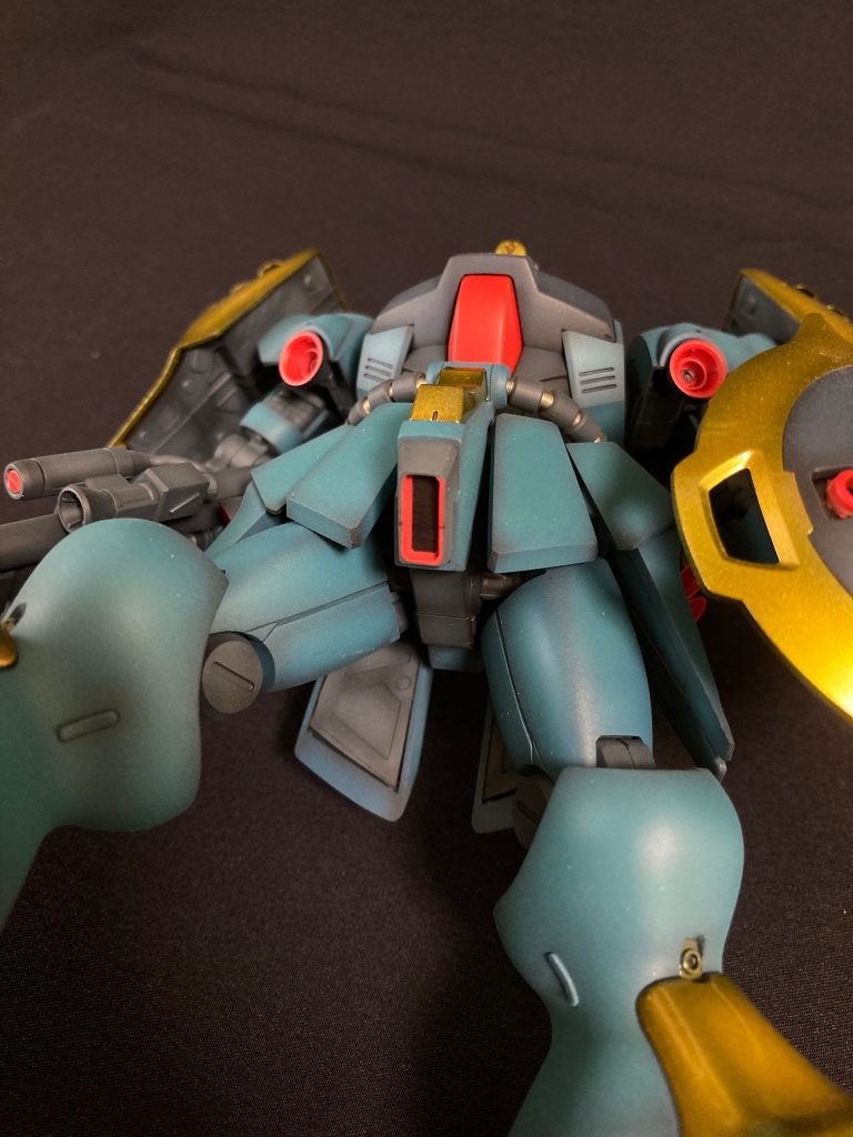 リアアーマーの裏側がスカスカなのでプラ板で埋めました
