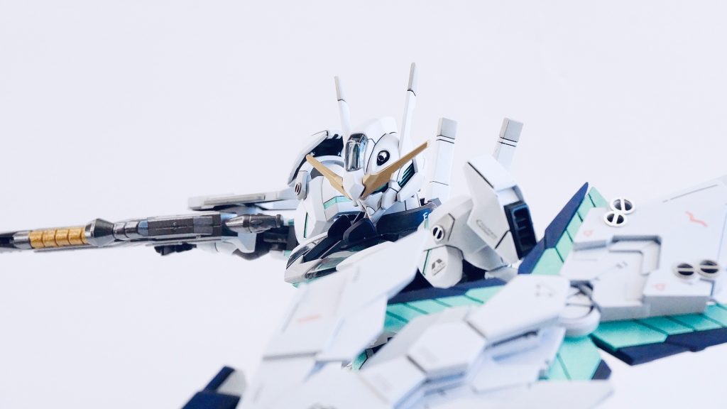 カラーリングはフルサイコフレーム装備だからユニコーンとバンシィを参考に。思いの外いい感じ。