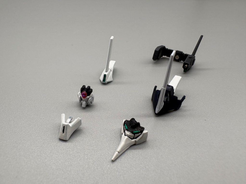 ネオジムを各部位に使用。オプションパーツを変更して様々な形態の再現が可能です。