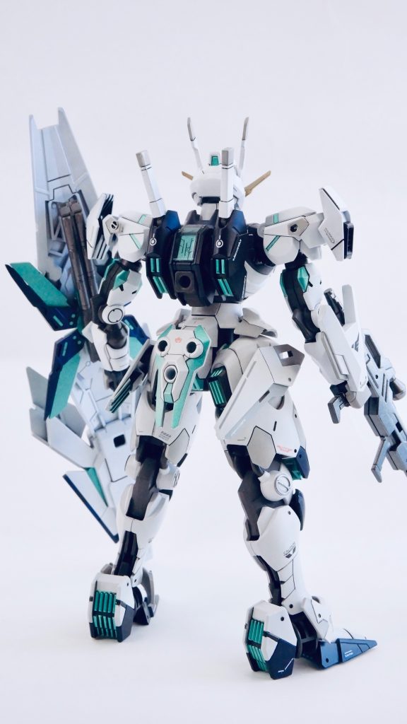 シールでパーメットを表現していた部分はスジボリで対応。0.1mmと0.2mmでやったけど、縦は0.3mmとかでもよかったなぁ。