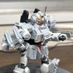両腕に武装をスクラッチ中。左腕の大型ミサイルランチャーは出張の時の使い捨てカミソ[…]