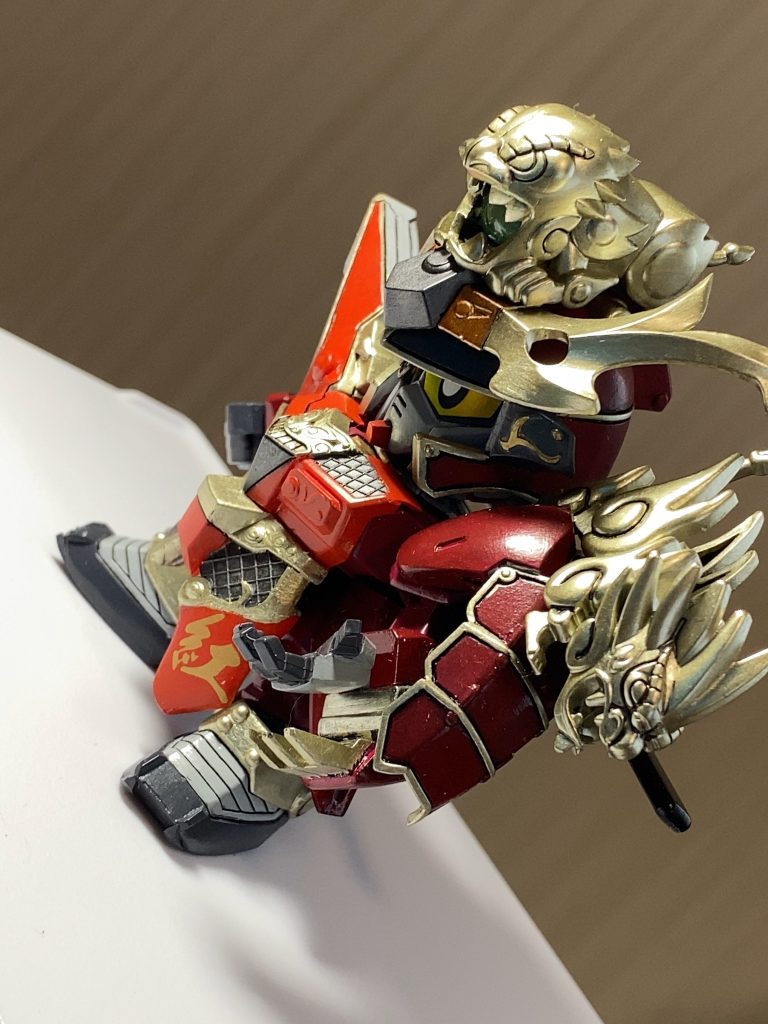 朱色とバーチャロンカラーのレッドをメインで筆塗りしました。BB戦士は塗装が中々面倒くさいです。が頑張ると仕上がりはいい感じなります