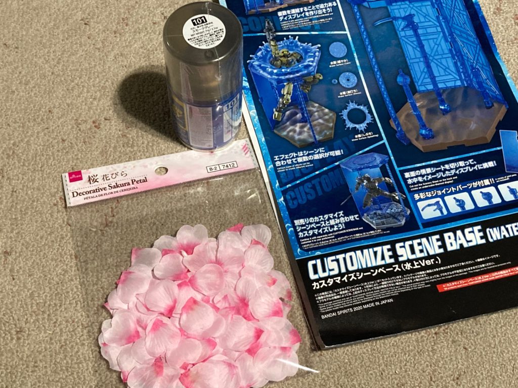 ベースはカスタマイズベースの水上Ver.にクレオスのスモークグレー吹いて､百均の桜の花びらを貼っただけ｡水面に浮かぶ桜の花びらをイメージしてます。