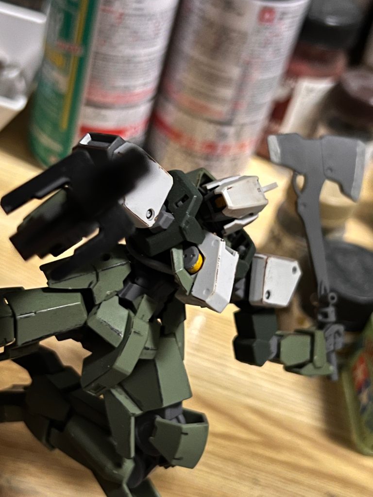 斧は刃の部分だけシルバーに塗装