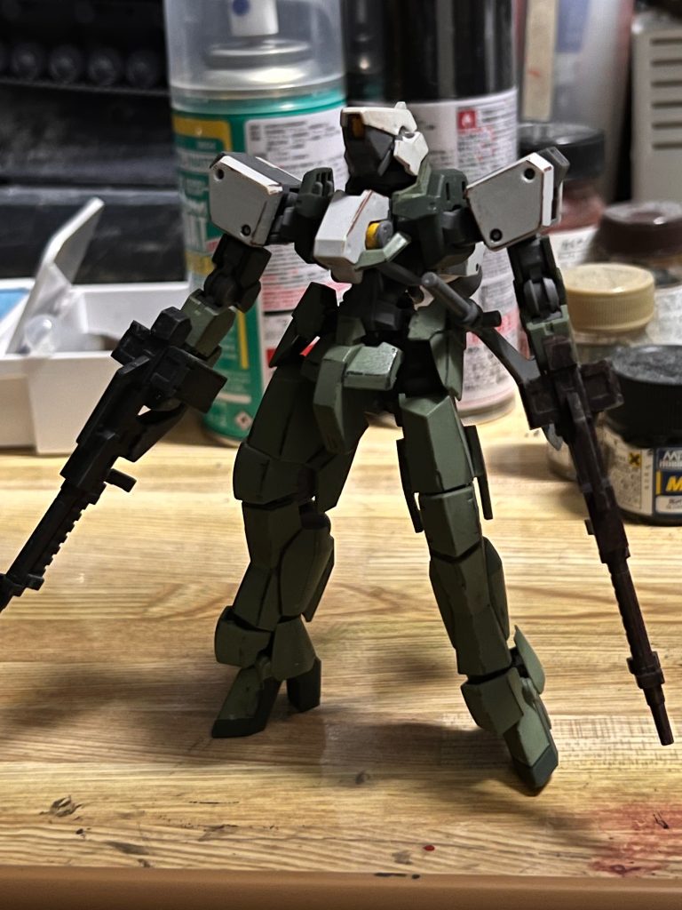 わかり難いけどライフルの色は右がガンメタ左がマッドブラウンにした