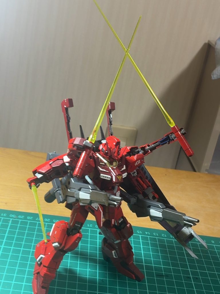 バックパックの形状もオプションパーツセットで変更しました。