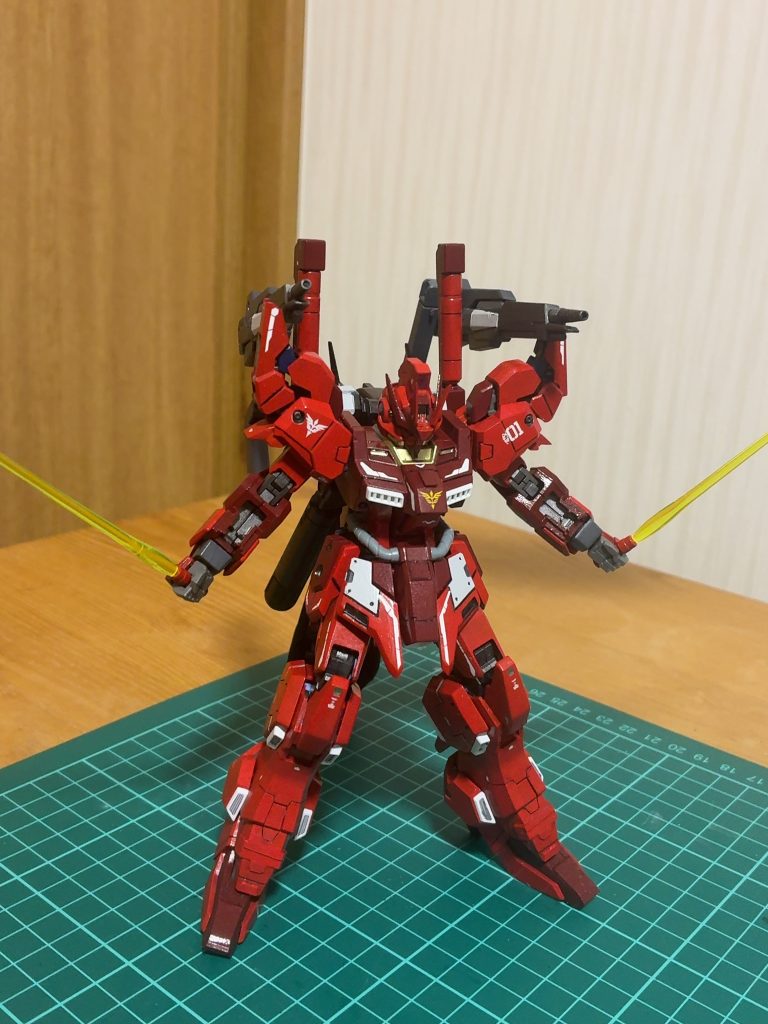 オプションパーツのビームキャノンは決行アームで動きがつけれるので肩に乗せたりヴェスパーっぽくすることもできます。