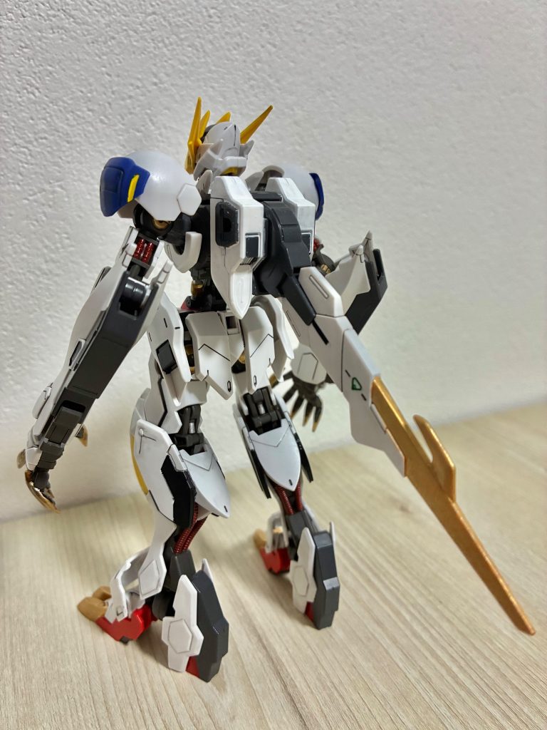 塗装面積で大きかったのはバックパックです。設定画見た時、結構白塗らんとかあんな‥と思いましたね(^^)