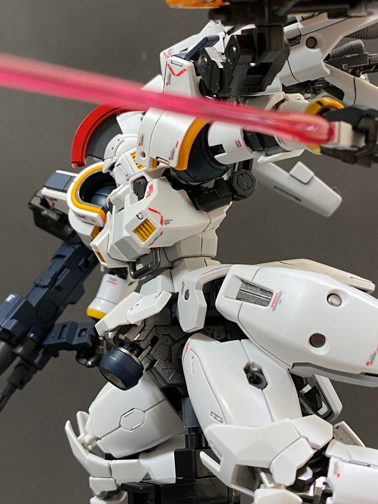 そしてRGの醍醐味！ポージング！かっけええええ塗装剥げまくったので「全塗装したら素立ち」が私の中で定着しました