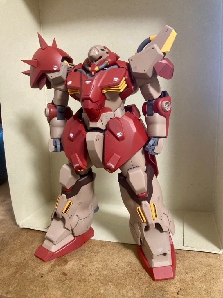 武器なんかは塗装してないので悪しからずちなみにプロポーション以外の個人的なこだわりポイントは顔ですねキットはちょっと劇中と似てないので映画を何回も見返して個人的にカッコイイと思う顔に直してます。