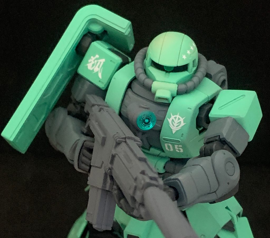 カラーレシピグリーン部分:ガイアカラーエメラルドグリーングレー部分:ジャーマングレー(ブラウ)黒っぽい部分:メカサフスーパーヘヴィ武装のグレー部分:ガンダムカラージオングレーをそれぞれエアブラシ塗装。ジャーマングレー(ブラウ)を使用した塗装はXで見かけたのを自分なりに真似してみました。