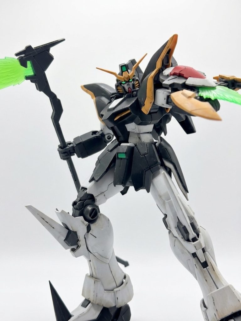 バスターシールド展開アーリータイプの方はなんかサハミみたいですねキュリオスを思い出します。EW版とあって全体のプロポーションはスマートですね、ウイングとの共通フレームを上手く使用してるなぁって感心します。