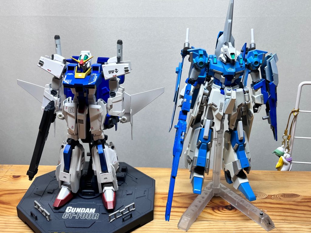 左がガンダムGT-FOURで、右がGT-ReZELです。