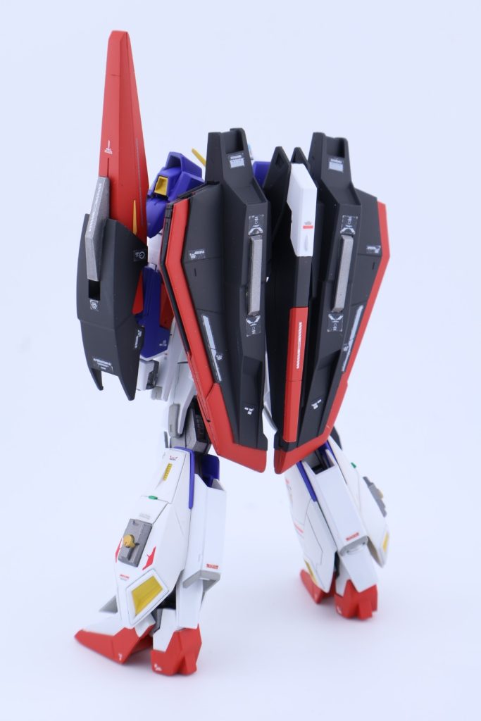 今までに使っていなくて余っていたデカールを貼りまくったので元は何のデカールだったかは謎です笑