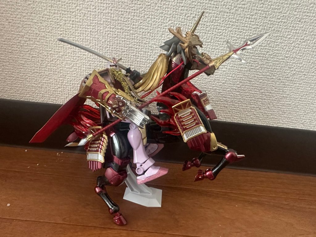 前田慶次は桜のイメージがあったのでストライクルージュっぽい色にしました。前田慶次らしく朱槍を装備してます