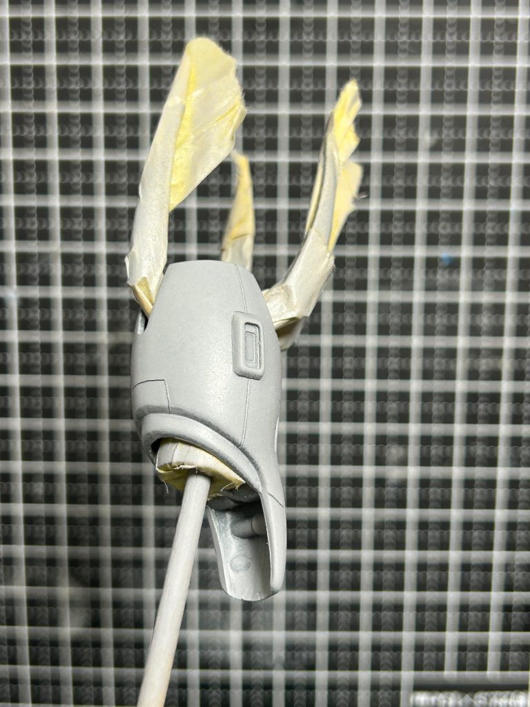 塗装後に合わせ目消してスジボリ