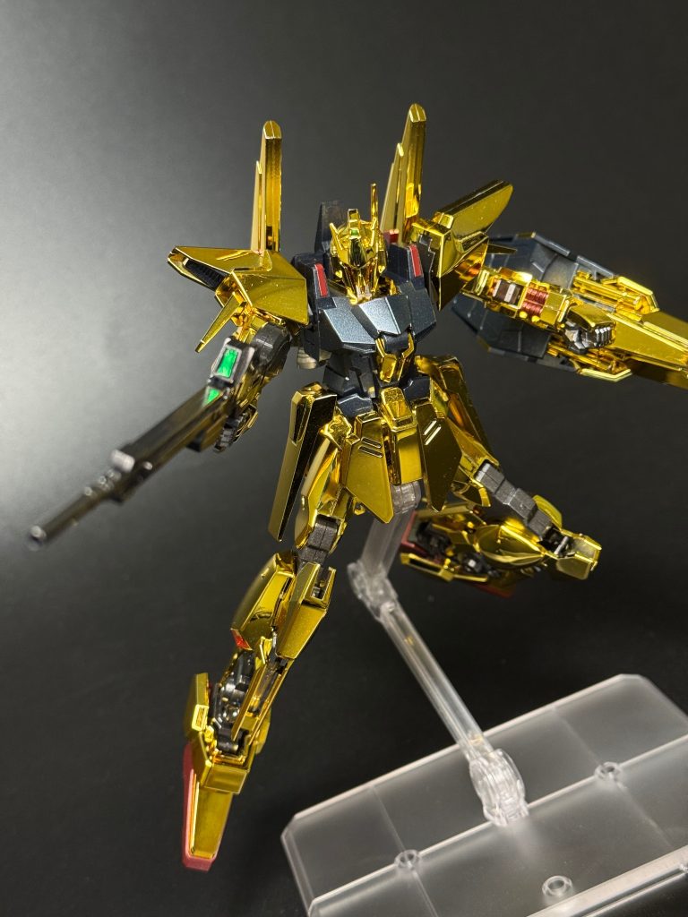 金メッキはキットそのままでその他の部分はざっくりメタリック塗装しました。色分けが面倒なとこは付属シールで手抜き笑