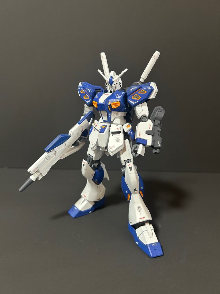 中の人（量産型νガンダム）RGニューガンダムのリアリスティックデカールで仕上げています。