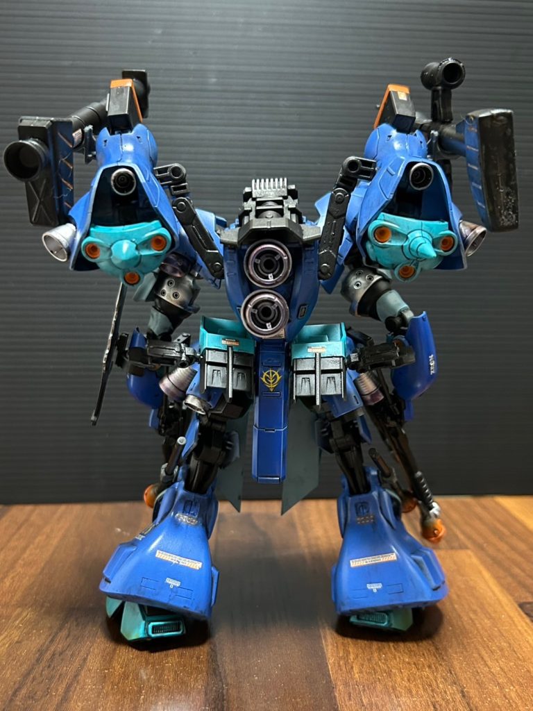 バックパックはフレキシブルに動くようにオプションのアームで動くようにしています。