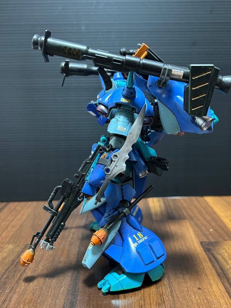 各所にバーニアや追加装甲を取り付けて武装にはさらなる強化を目指して制作しました。