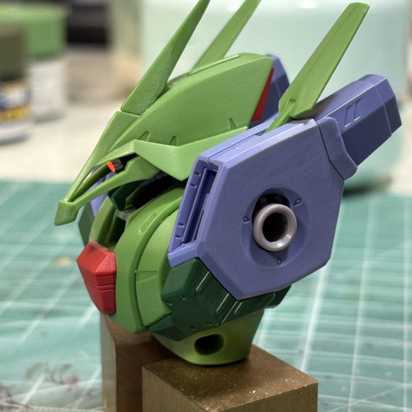 ガルスjを手に入れたので、ちょっとνHWSから浮気して作ってます手作りモノアイ手作りリアアーマーの中身手作りスタビライザーの中身今一色目塗って、他はサフの途中です♪（3枚目）