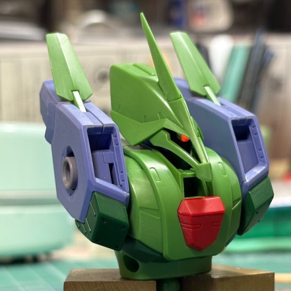 ガルスjを手に入れたので、ちょっとνHWSから浮気して作ってます手作りモノアイ手作りリアアーマーの中身手作りスタビライザーの中身今一色目塗って、他はサフの途中です♪（1枚目）