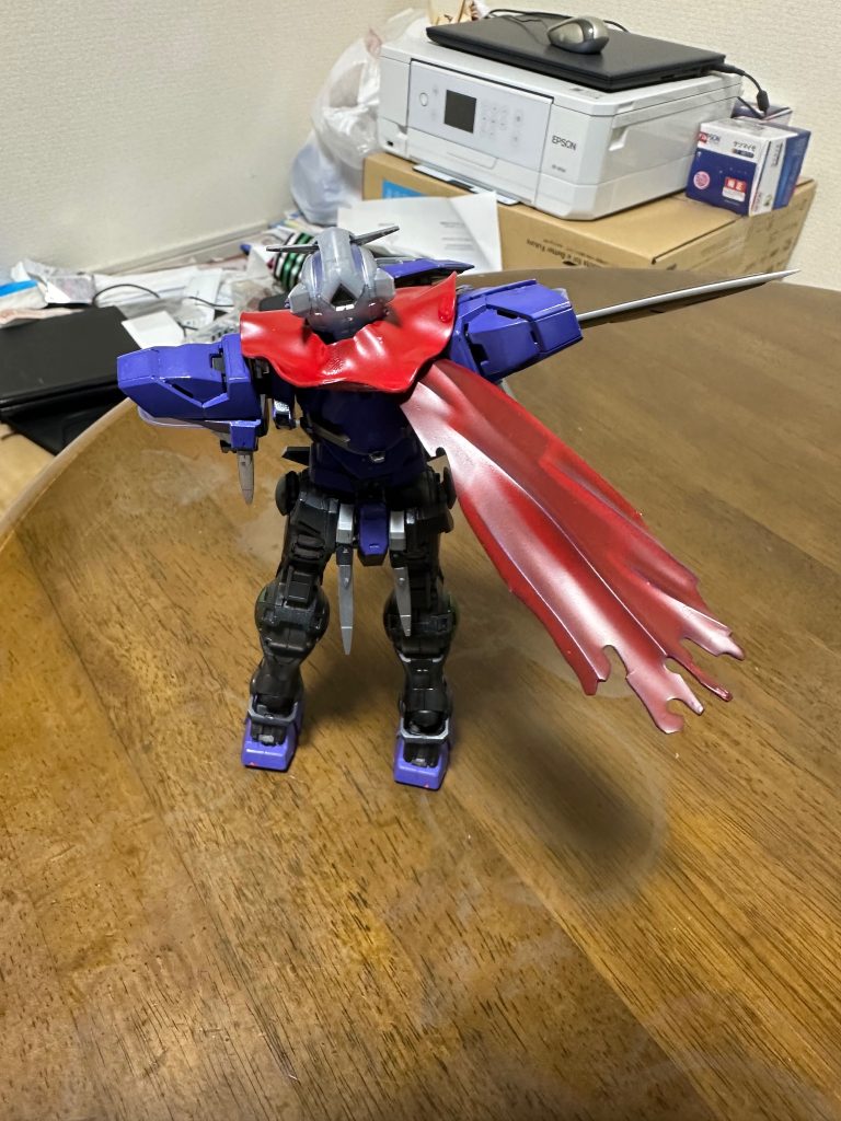 首元にはトレードマークの赤いマフラーつけてます