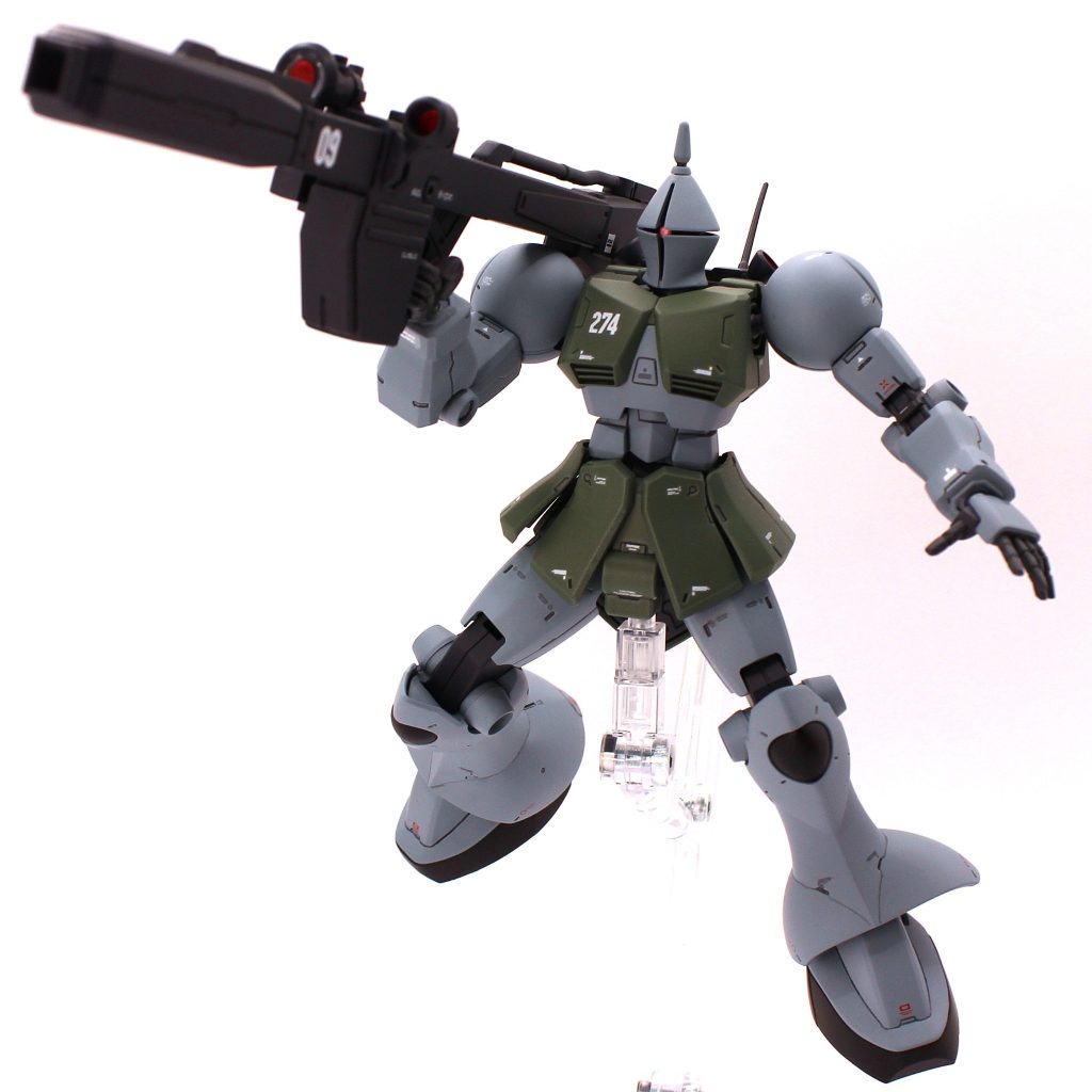 対艦装備としてビームバズーカも用意してみました。HGUCドムのものです。持ち手は家に余っていたHGUCザクⅡのものです。